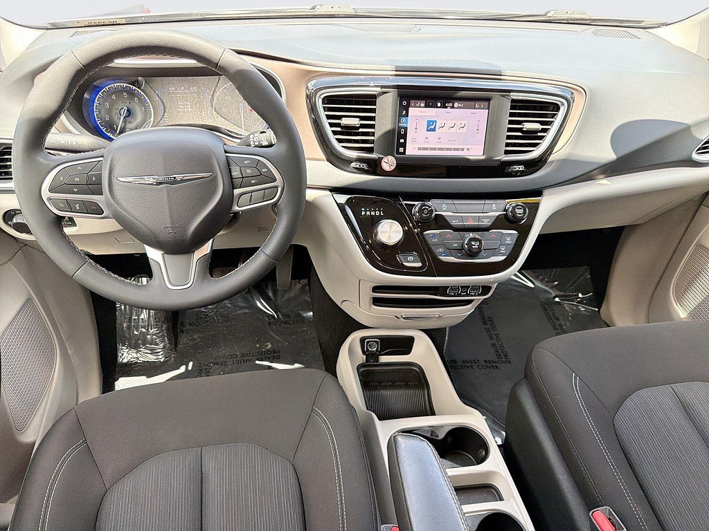 Used 2023 Chrysler Voyager LX FWD image 6