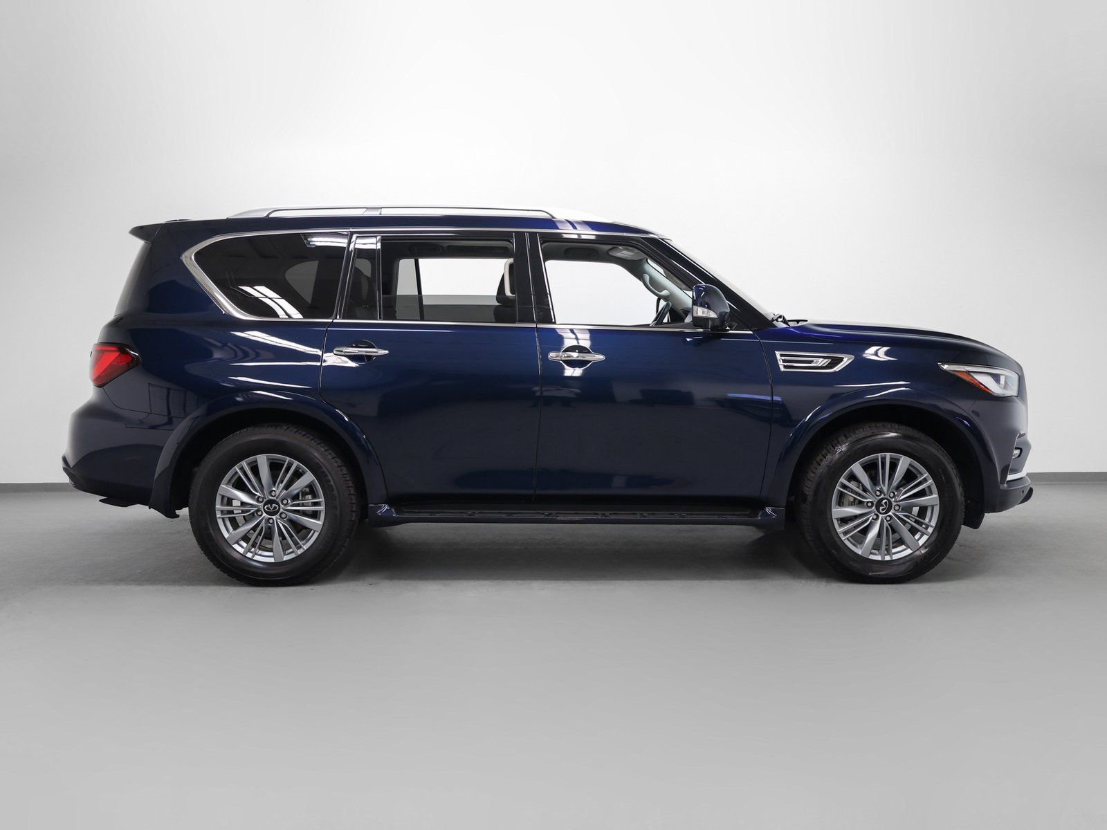 Used 2024 INFINITI QX80 Luxe w/ Cargo Package image 13