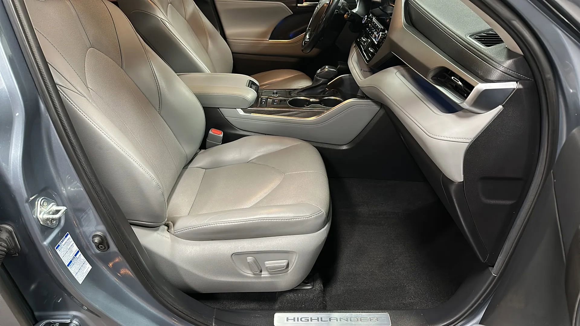 Used 2021 Toyota Highlander Limited image 20