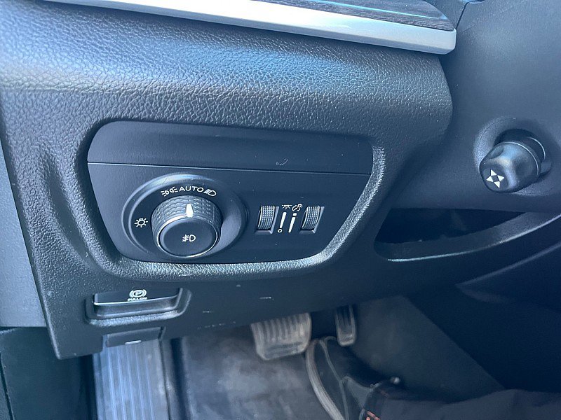 Used 2023 Jeep Grand Cherokee Limited w/ Luxury Tech Group II image 30