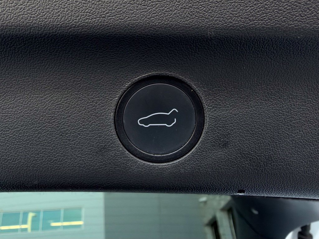 Used 2021 Tesla Model Y Long Range AWD/4WD image 24