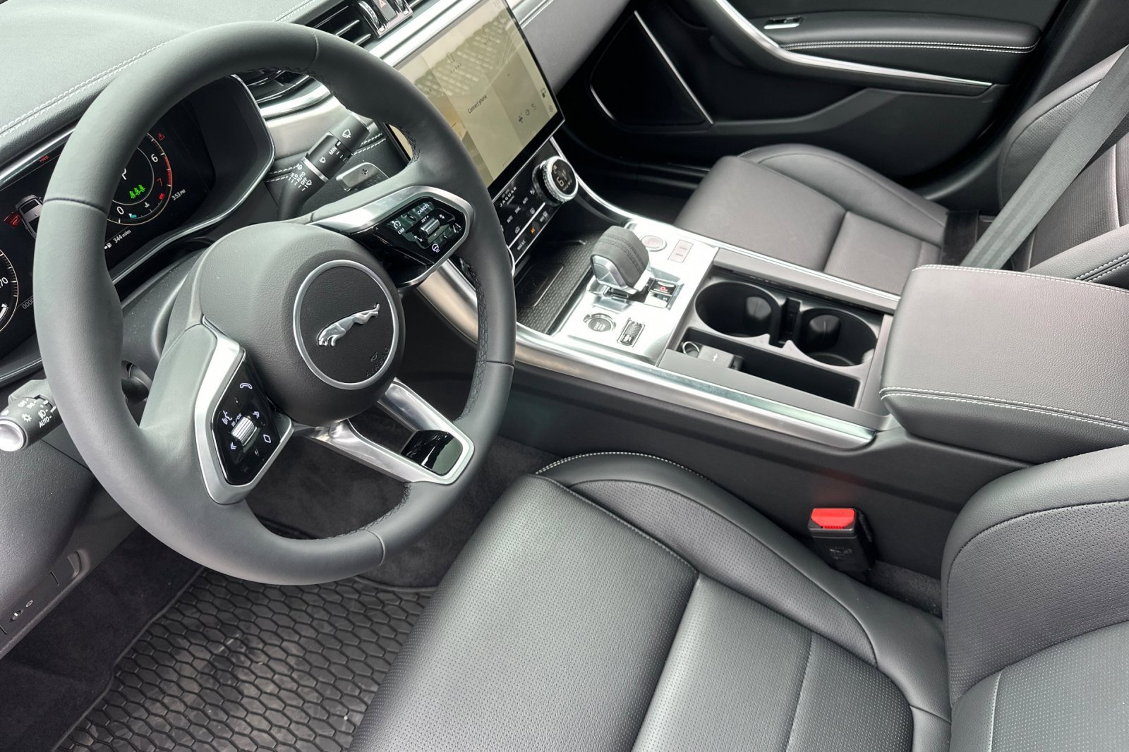 New 2024 Jaguar XF R-Dynamic SE image 9