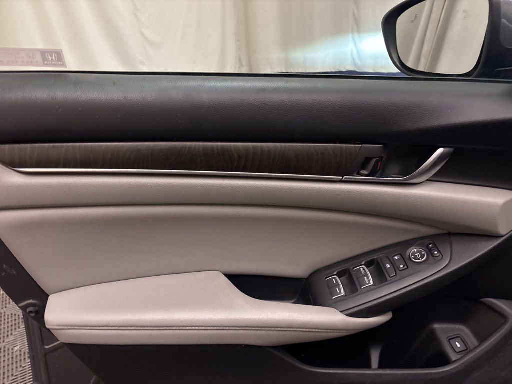 Used 2018 Honda Accord EX image 11