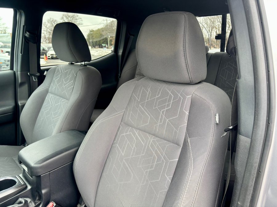 Used 2016 Toyota Tacoma TRD Sport w/ Exterior Package AWD/4WD image 17