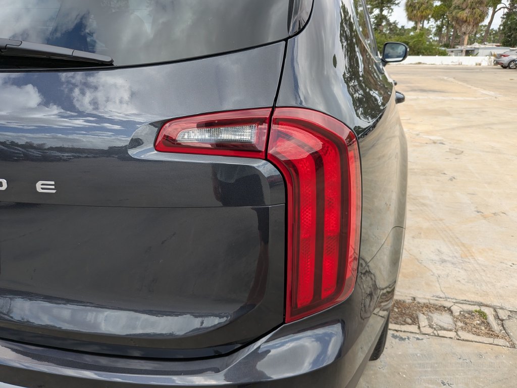 Certified 2025 Kia Telluride LX FWD image 12