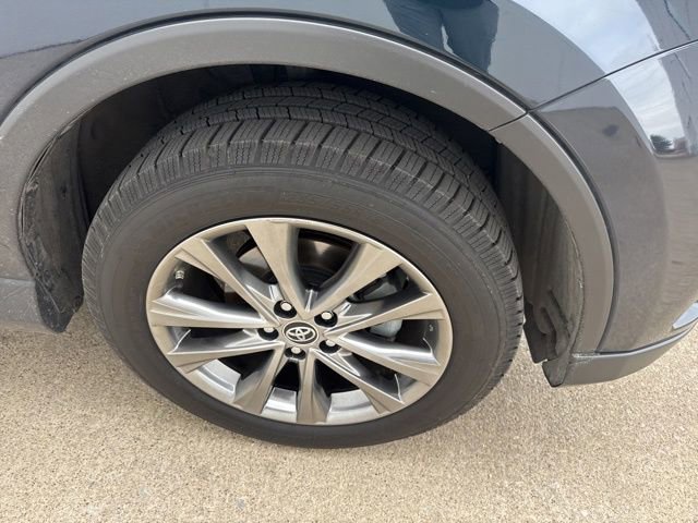 Used 2018 Toyota RAV4 Limited image 17