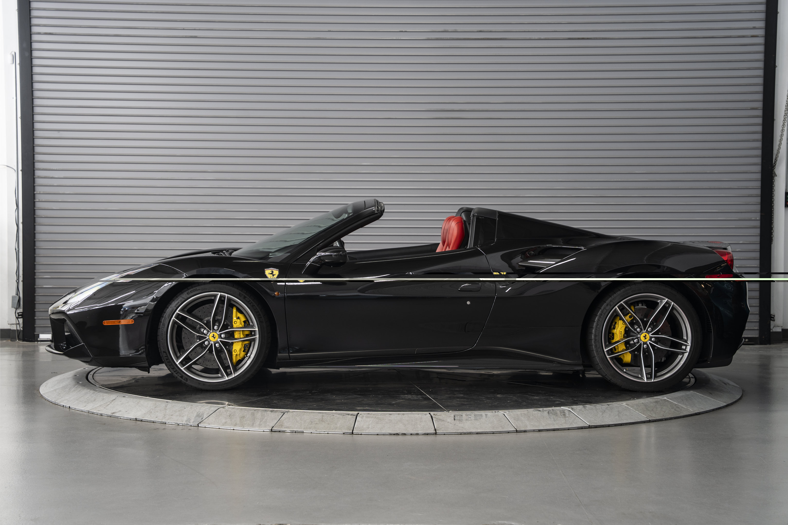 Used 2016 Ferrari 488 Spider RWD image 2