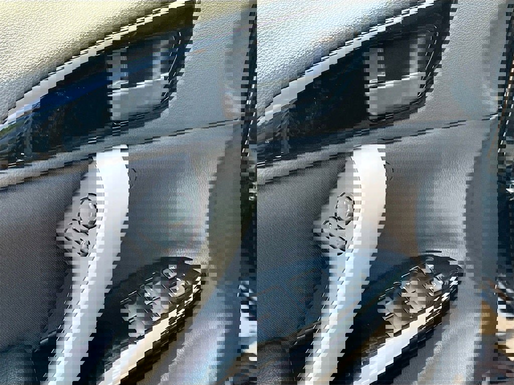 New 2025 Mitsubishi Eclipse Cross LE image 17