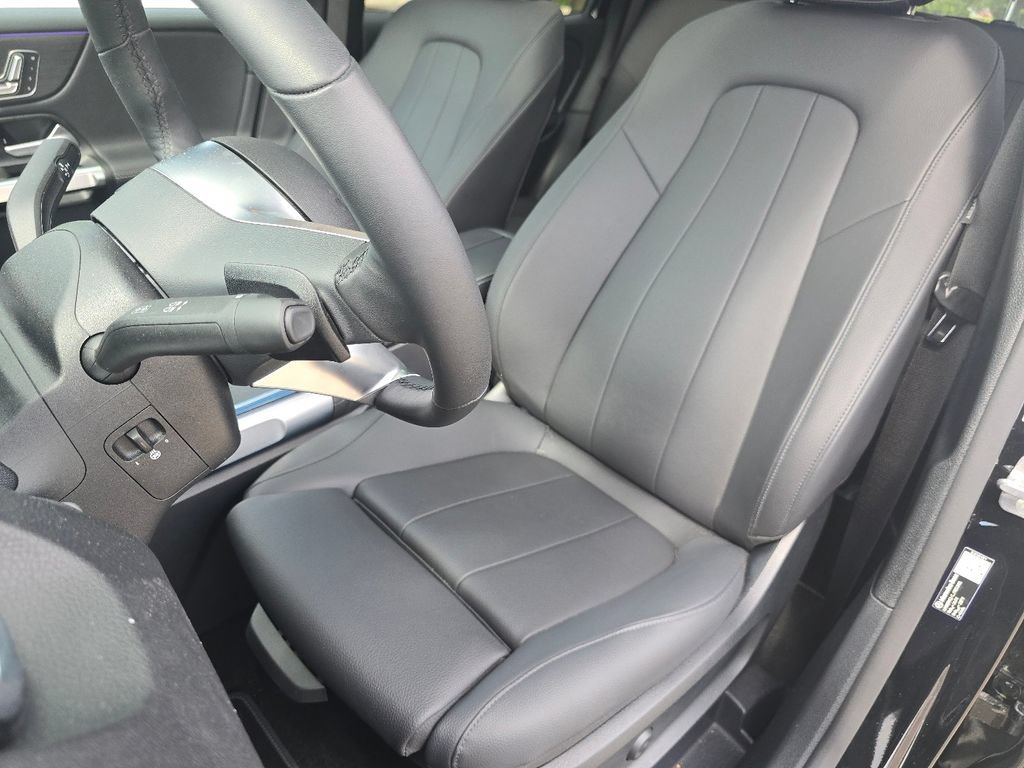 Used 2026 Mercedes-Benz GLB 250 4MATIC image 24