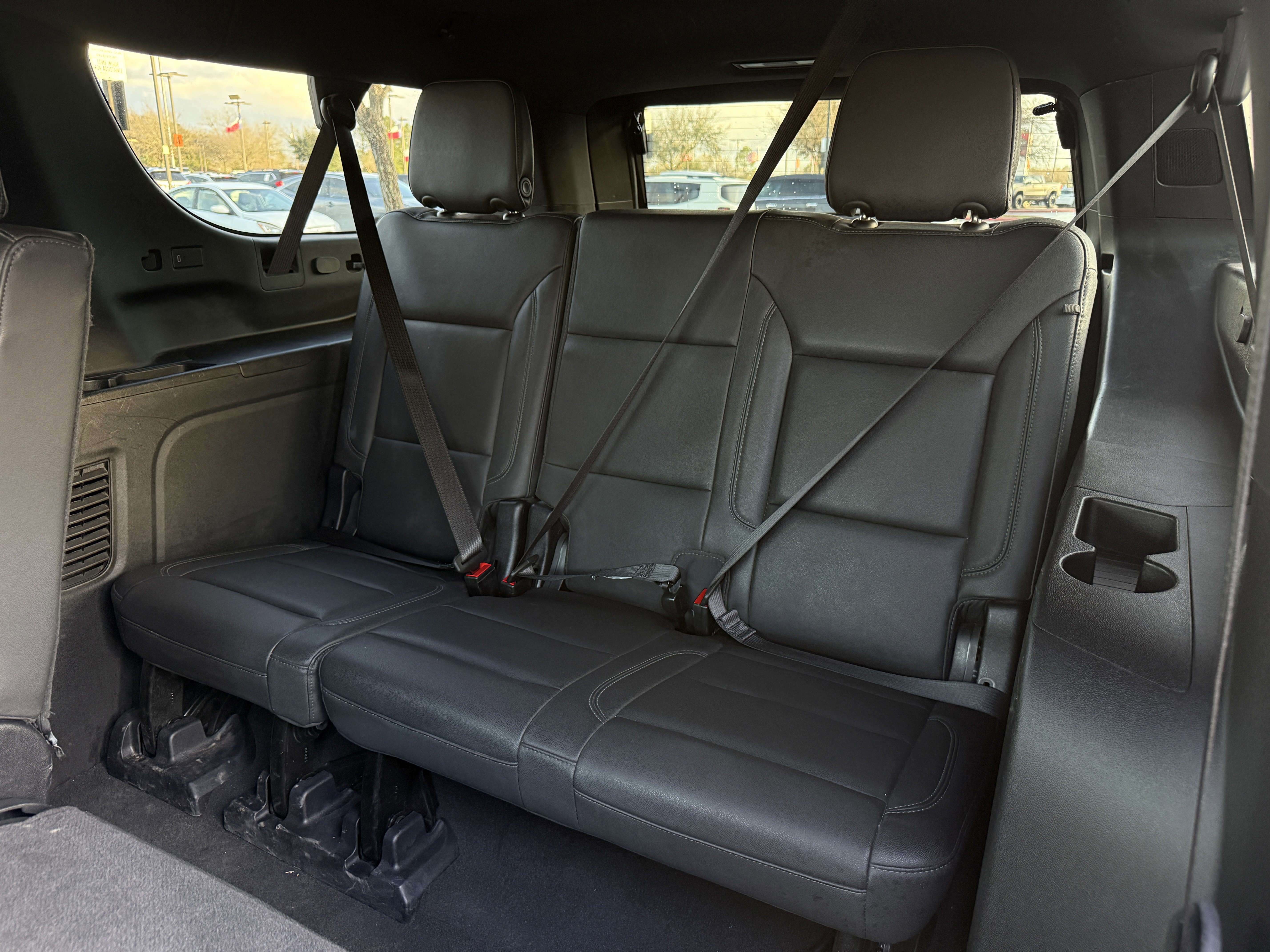 Used 2025 Chevrolet Suburban Z71 image 44