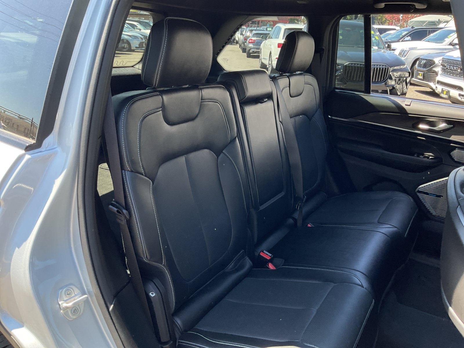 Used 2023 Jeep Grand Cherokee Overland w/ Advanced Protech Group III AWD/4WD image 20
