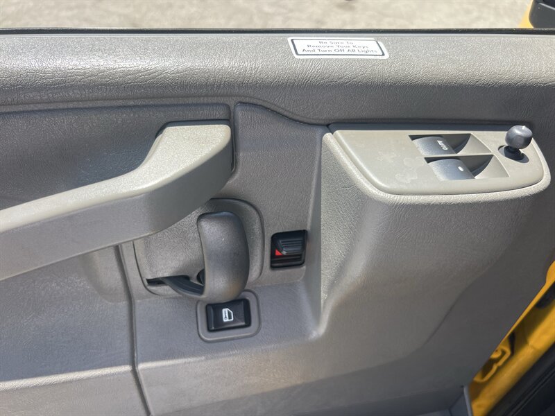 Used 2021 GMC Savana 3500 Extended w/ Power Convenience Package RWD image 17