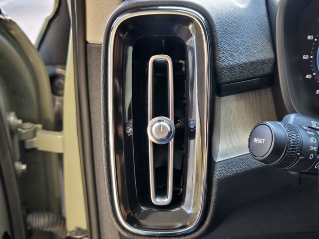 Certified 2023 Volvo XC40 B5 Plus w/ Driver Assist Package image 27