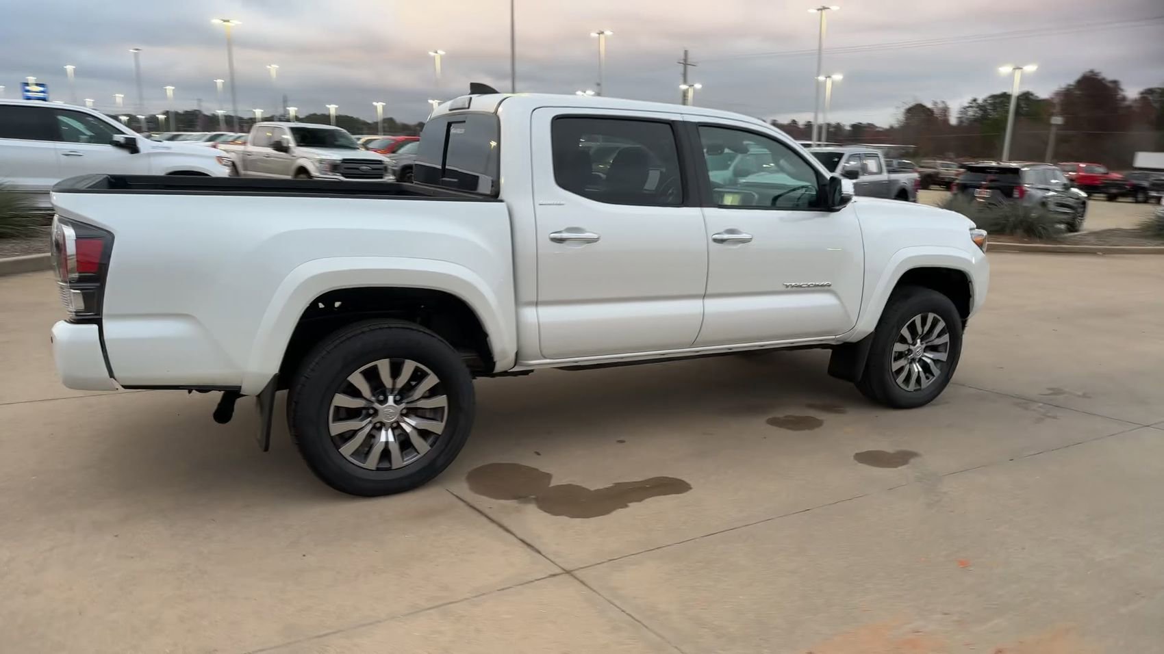 Used 2023 Toyota Tacoma Limited AWD/4WD image 9