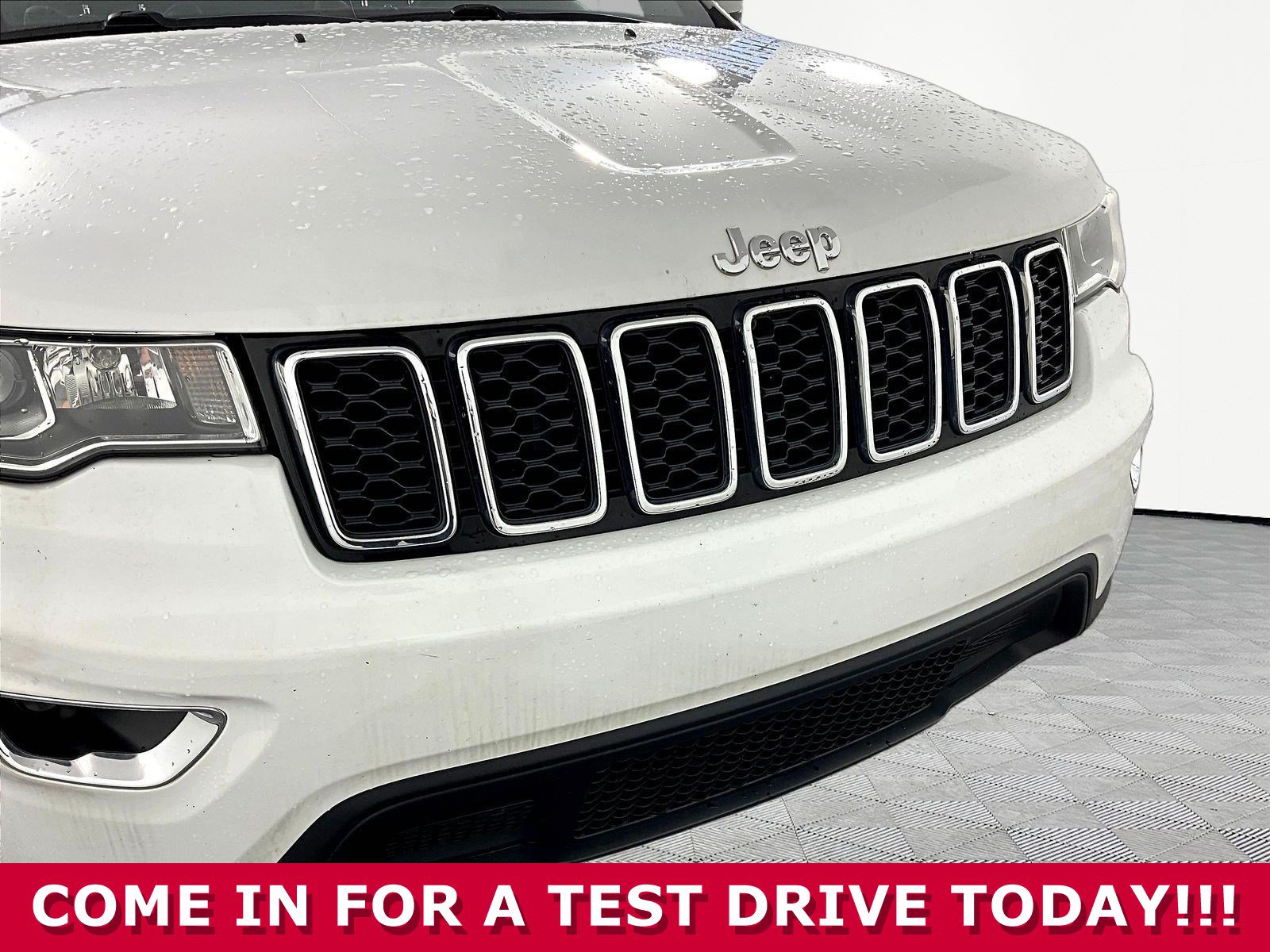 Used 2021 Jeep Grand Cherokee Laredo AWD/4WD image 29