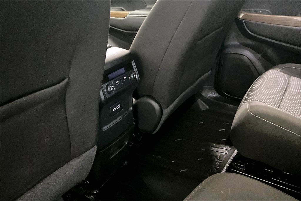 Used 2023 GMC Acadia SLE w/ LPO, Floor Liner Package FWD image 10