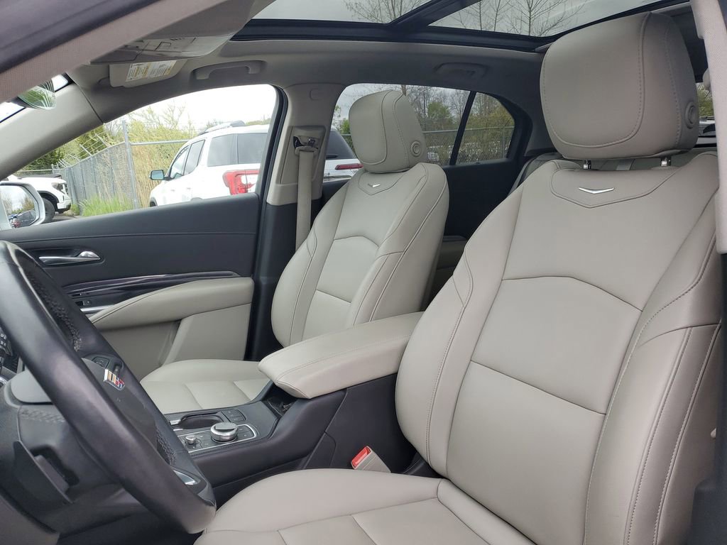 Used 2019 Cadillac XT4 Luxury w/ Cold Weather Package AWD/4WD image 5