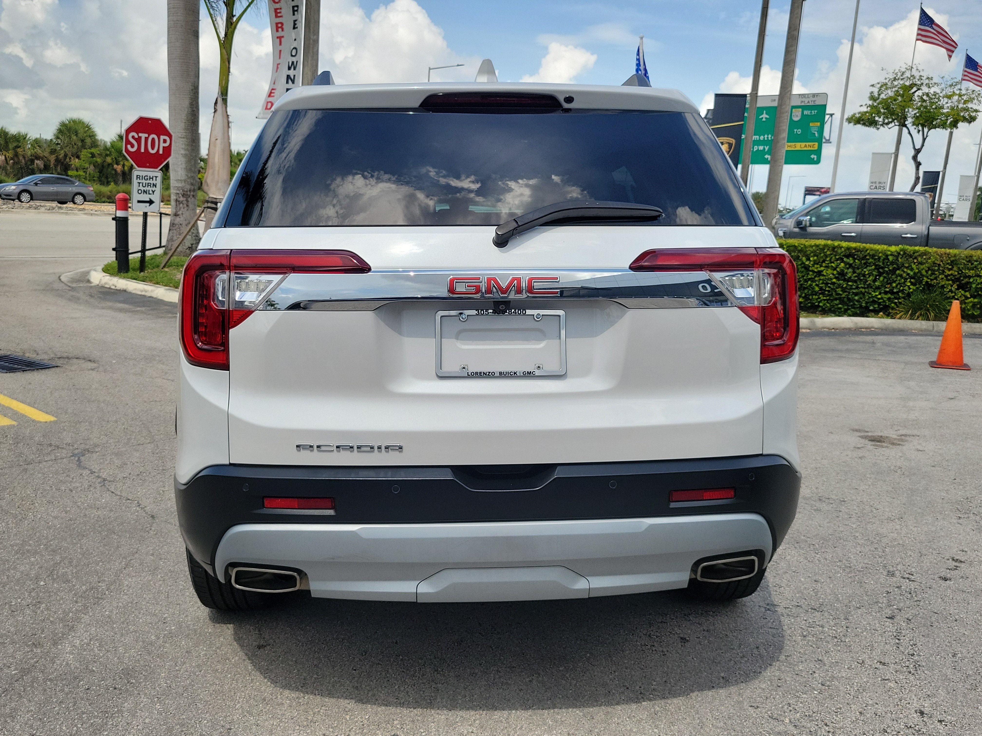 Used 2023 GMC Acadia SLT w/ Technology Package FWD image 6