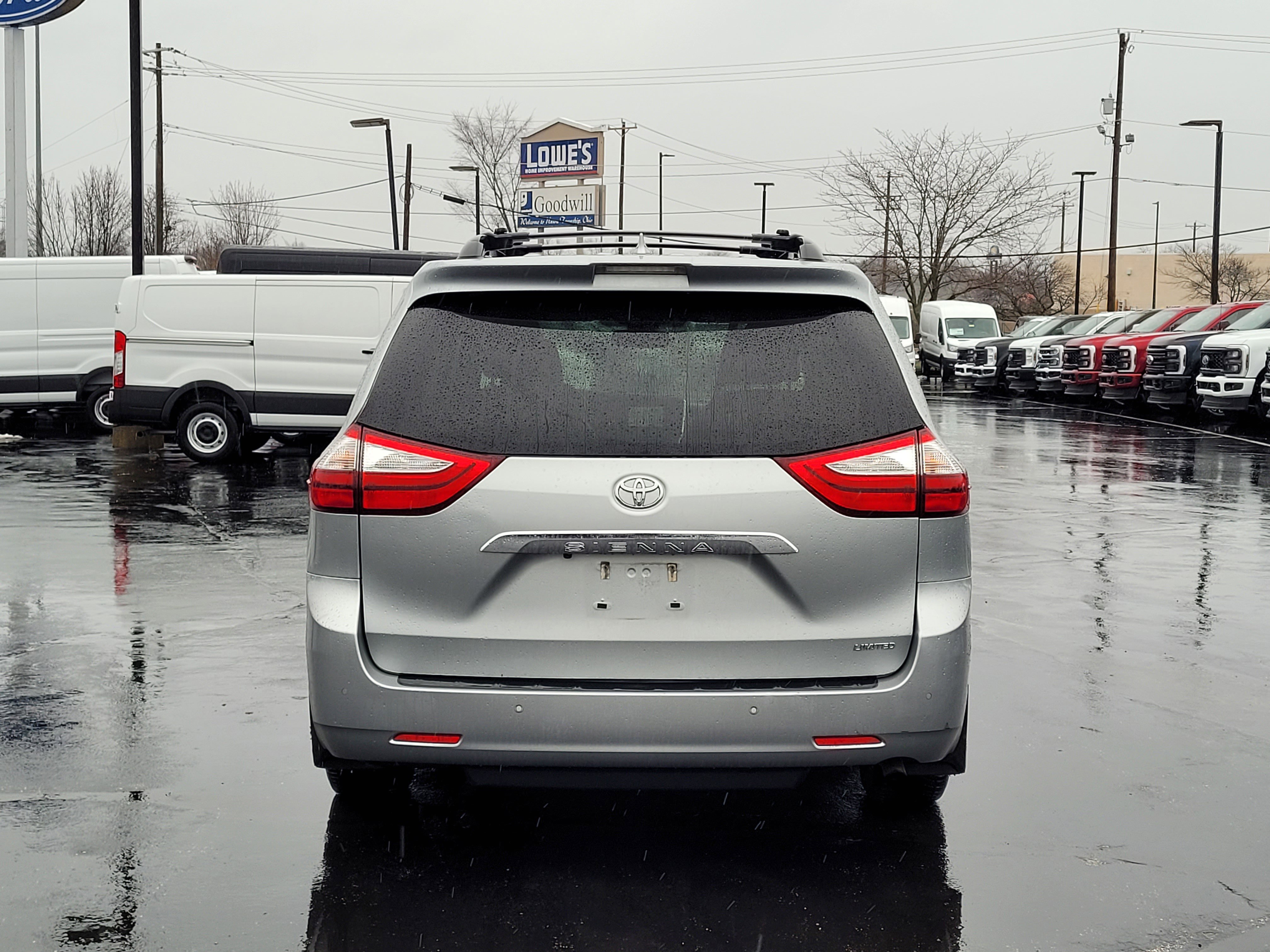Used 2019 Toyota Sienna Limited image 5
