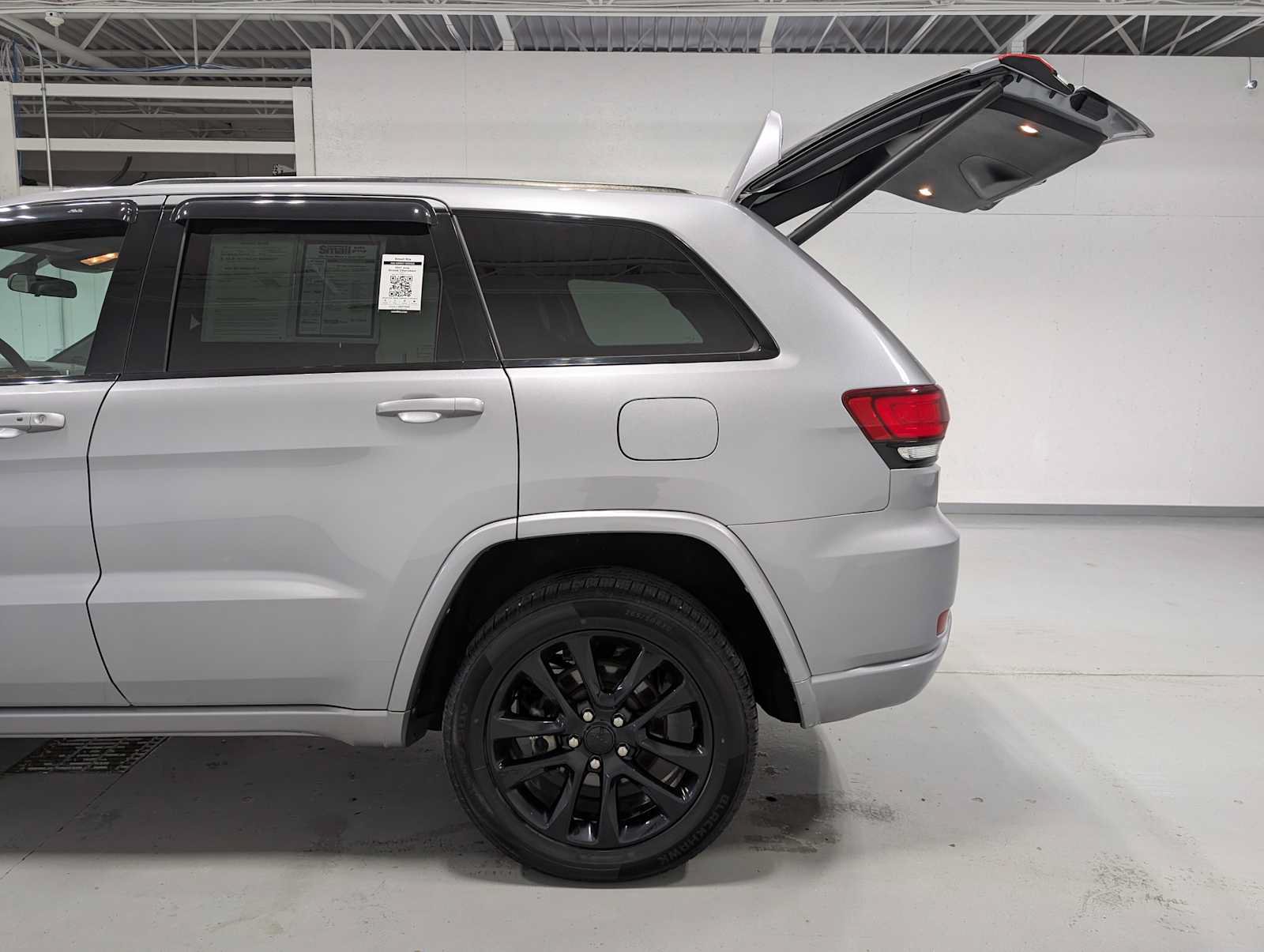 Used 2021 Jeep Grand Cherokee Laredo X AWD/4WD image 11