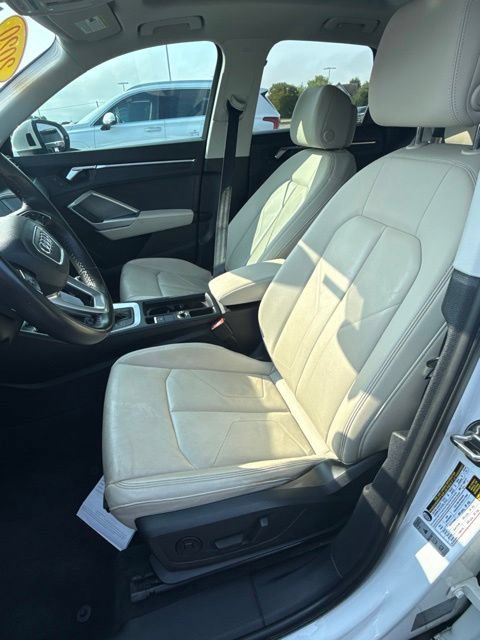 Used 2020 Audi Q3 2.0T Premium w/ Convenience Package AWD/4WD image 17