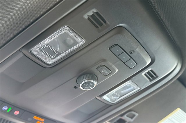 Used 2024 Chevrolet Suburban LT image 25