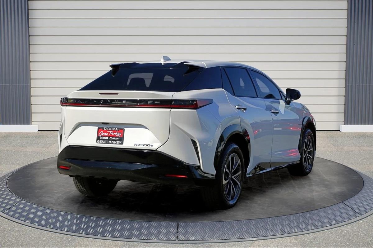 Used 2024 Lexus RZ 300e Premium image 7