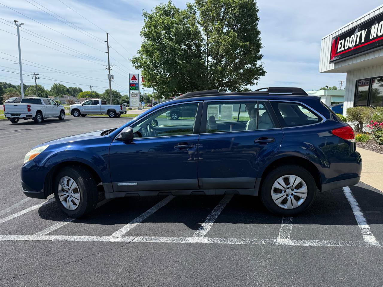 Used 2010 Subaru Outback 2.5i AWD/4WD image 2