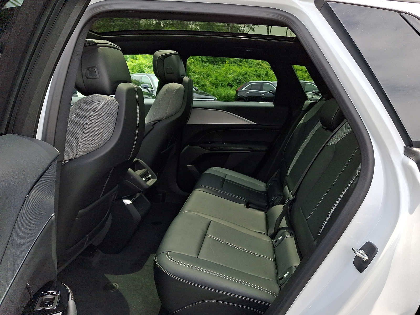 Certified 2024 Cadillac Lyriq Tech w/ Driver Assist Package AWD/4WD image 11