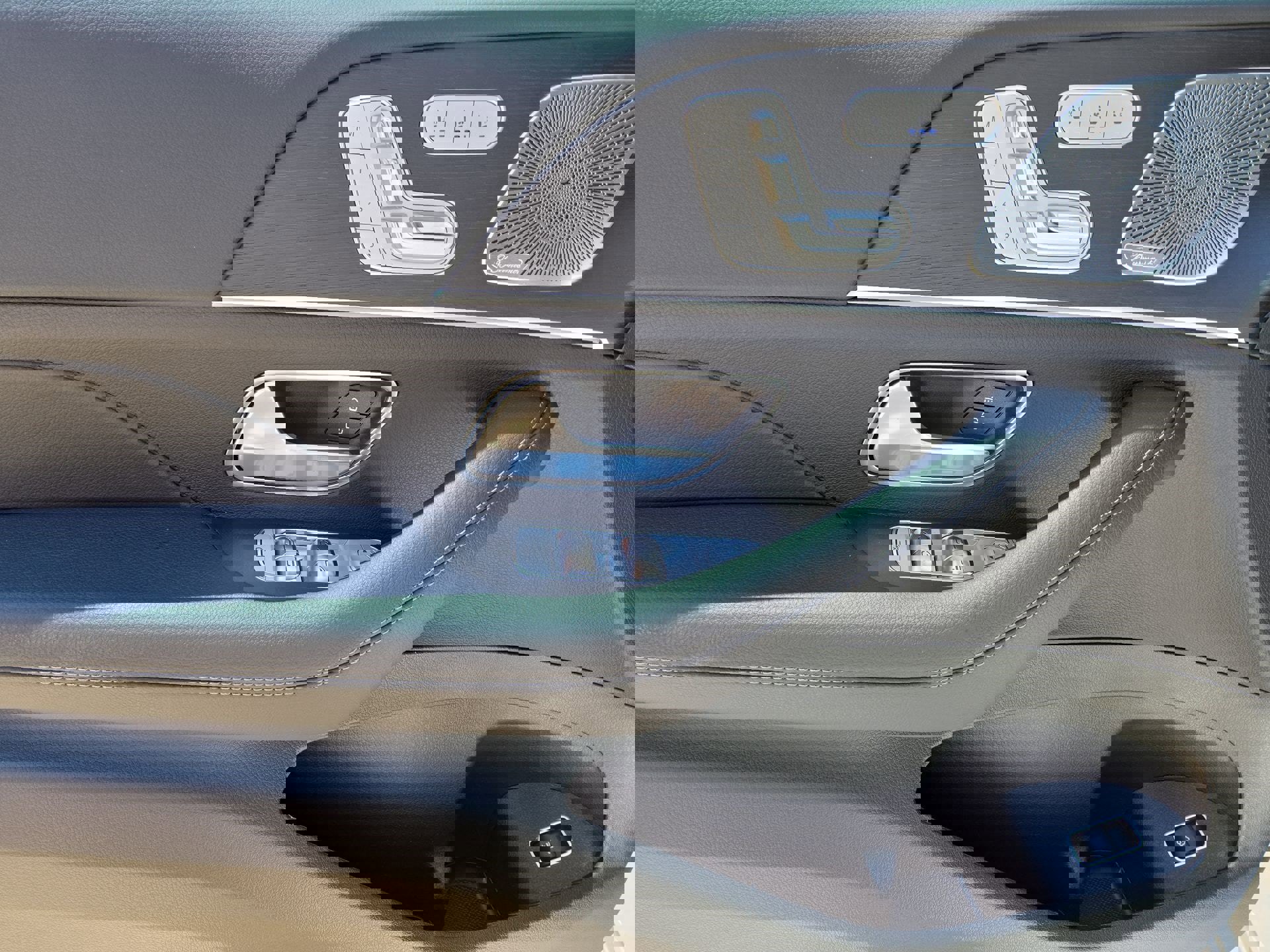 New 2025 Mercedes-Benz GLS 450 4MATIC image 15