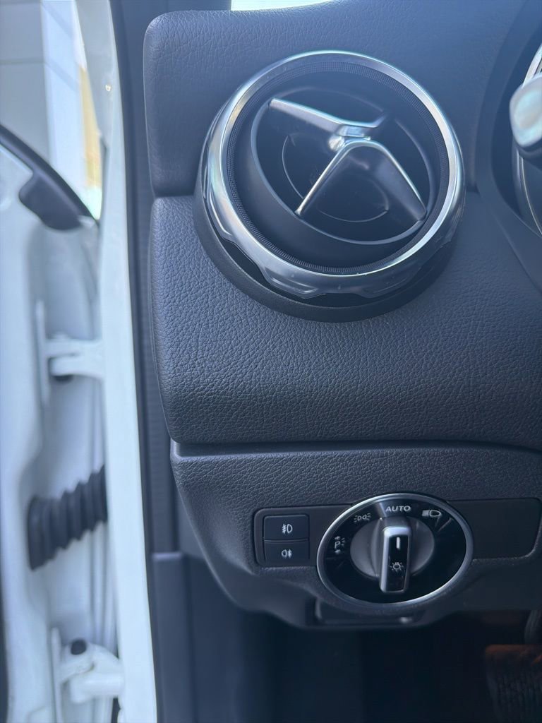 Used 2018 Mercedes-Benz GLA 250 4MATIC image 32