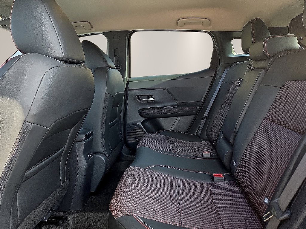 Used 2025 Nissan Kicks SR FWD image 11