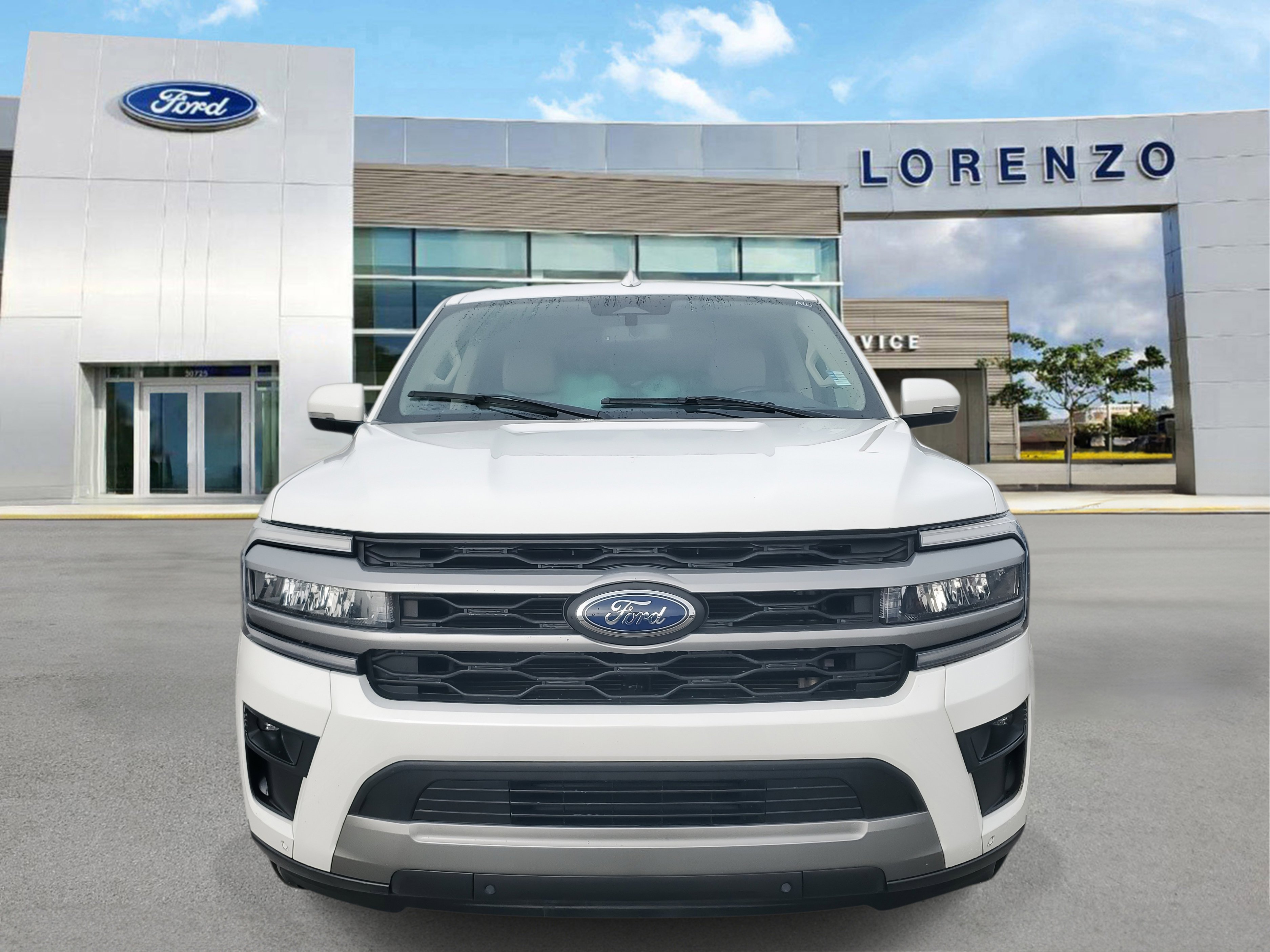 Used 2022 Ford Expedition XLT image 2