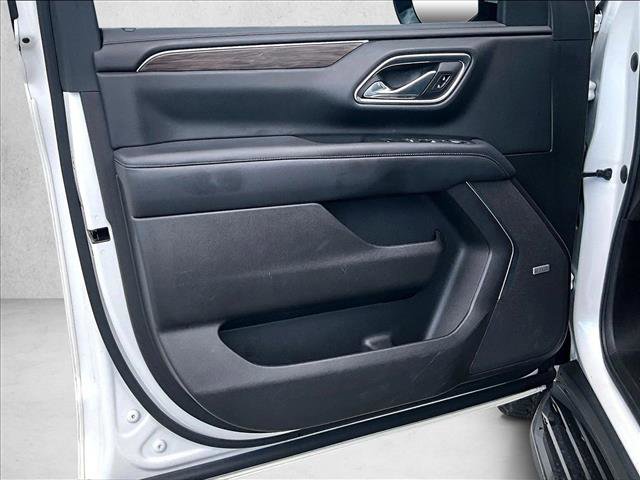 Used 2021 Chevrolet Suburban LT w/ Luxury Package RWD image 17