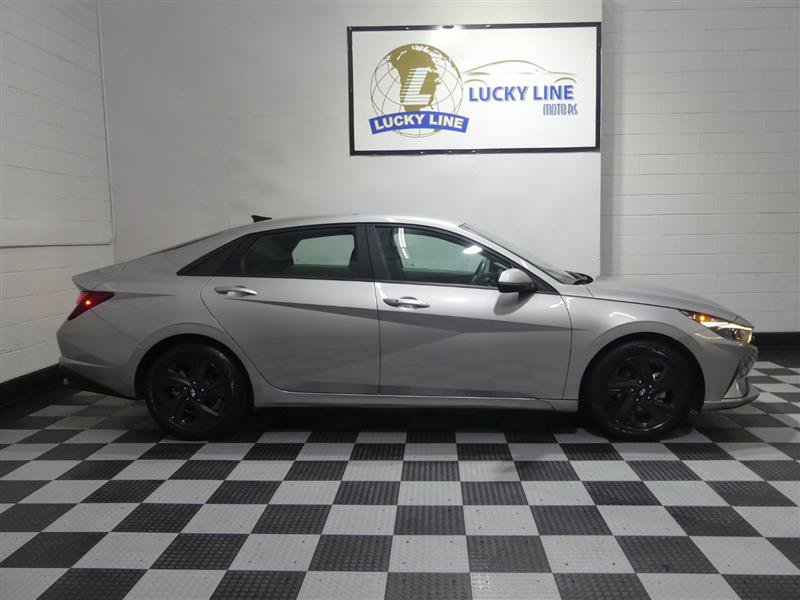 Used 2022 Hyundai Elantra SEL w/ Convenience Package FWD image 6