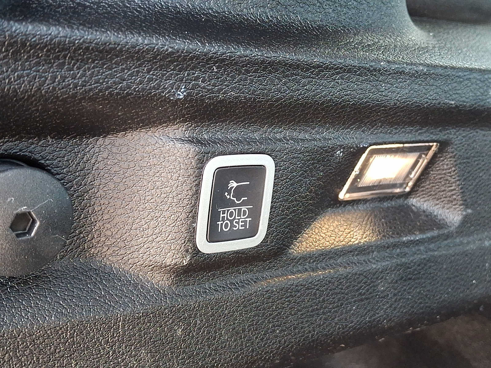 Certified 2023 Jeep Grand Cherokee L Laredo AWD/4WD image 32