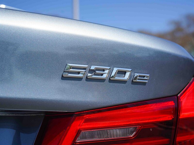 Used 2019 BMW 530e w/ M Sport Package RWD image 16