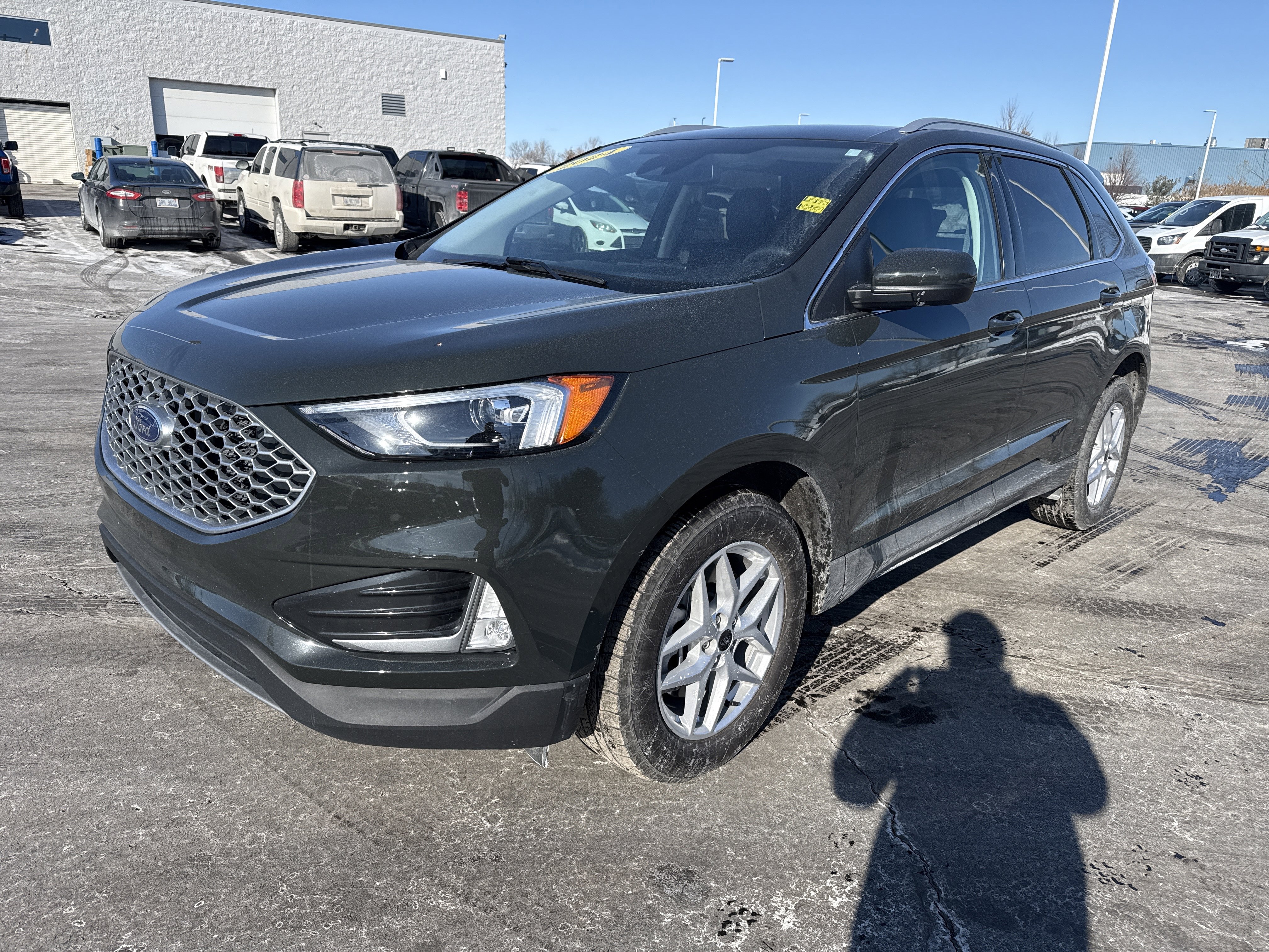 Used 2024 Ford Edge SEL w/ Convenience Package image 2