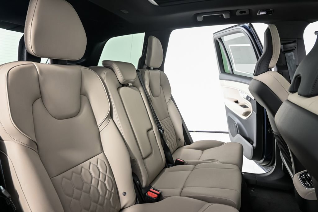 Used 2026 Volvo XC90 B6 Plus w/ Protection Package Premier image 25