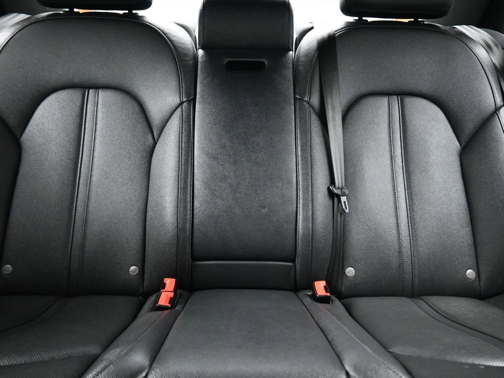 Used 2015 Audi A8 4.0T w/ Premium Package image 32