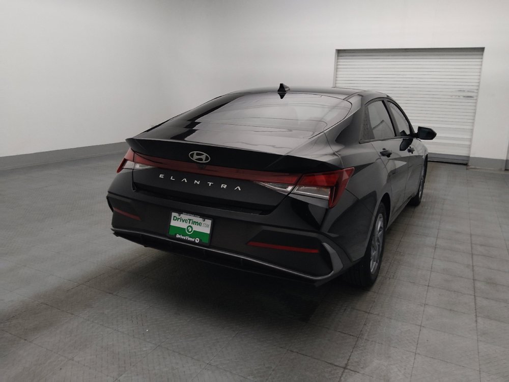 Used 2024 Hyundai Elantra SEL FWD image 7