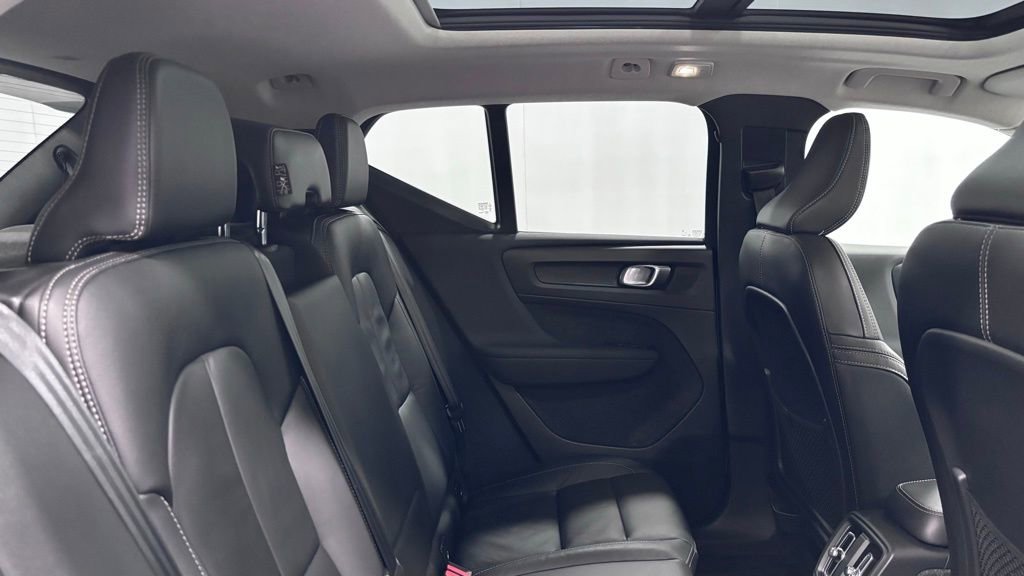 Certified 2023 Volvo XC40 B5 Plus w/ Protection Package Premier image 27