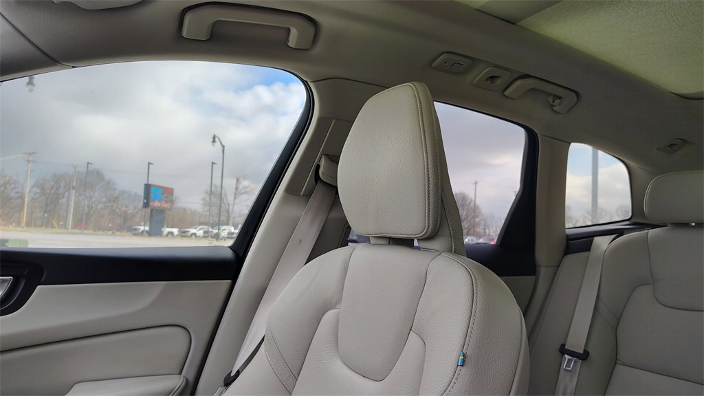Certified 2023 Volvo XC60 B5 Plus w/ Climate Package image 22