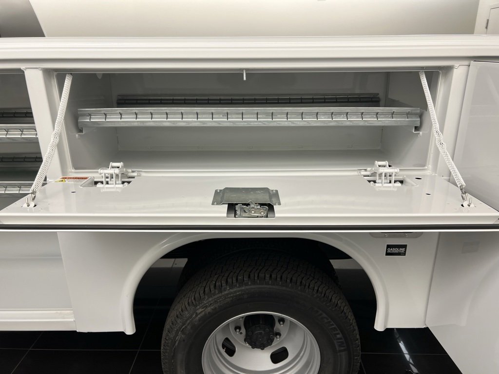 New 2026 Ford F350 XL w/ XL Chrome Package image 32