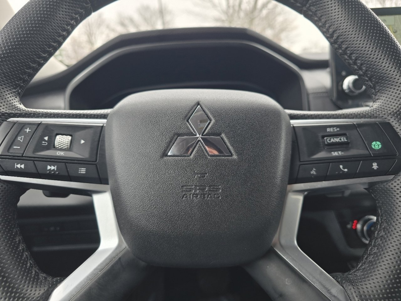 Used 2024 Mitsubishi Outlander SEL image 27