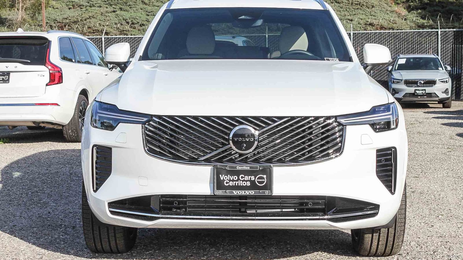 New 2026 Volvo XC90 T8 Plus w/ Protection Package Premier AWD/4WD image 2