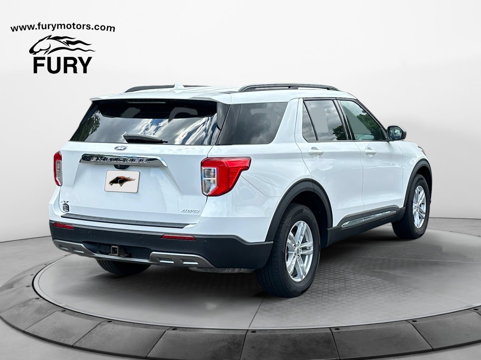 Used 2022 Ford Explorer XLT AWD/4WD image 3
