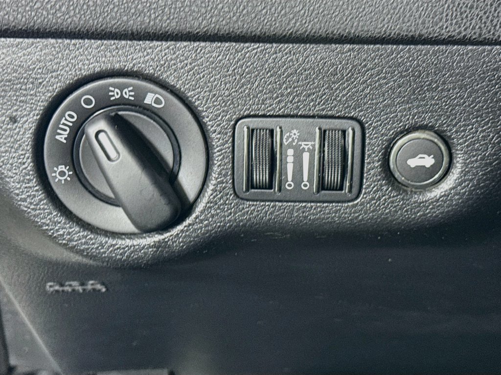 Used 2022 Dodge Charger SXT RWD image 18