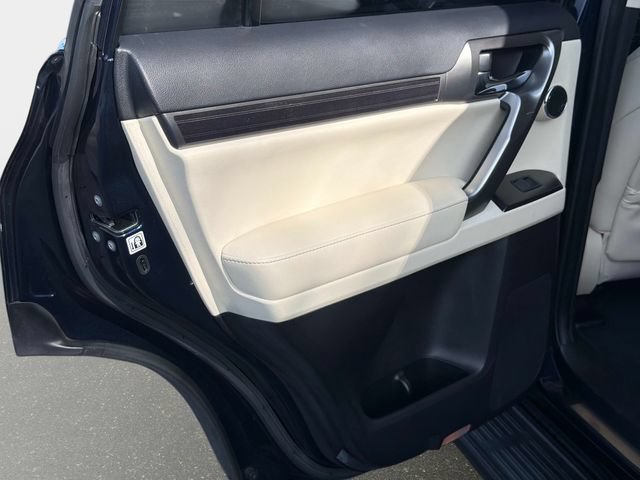 Used 2022 Lexus GX 460 Premium w/ Accessory Package AWD/4WD image 11