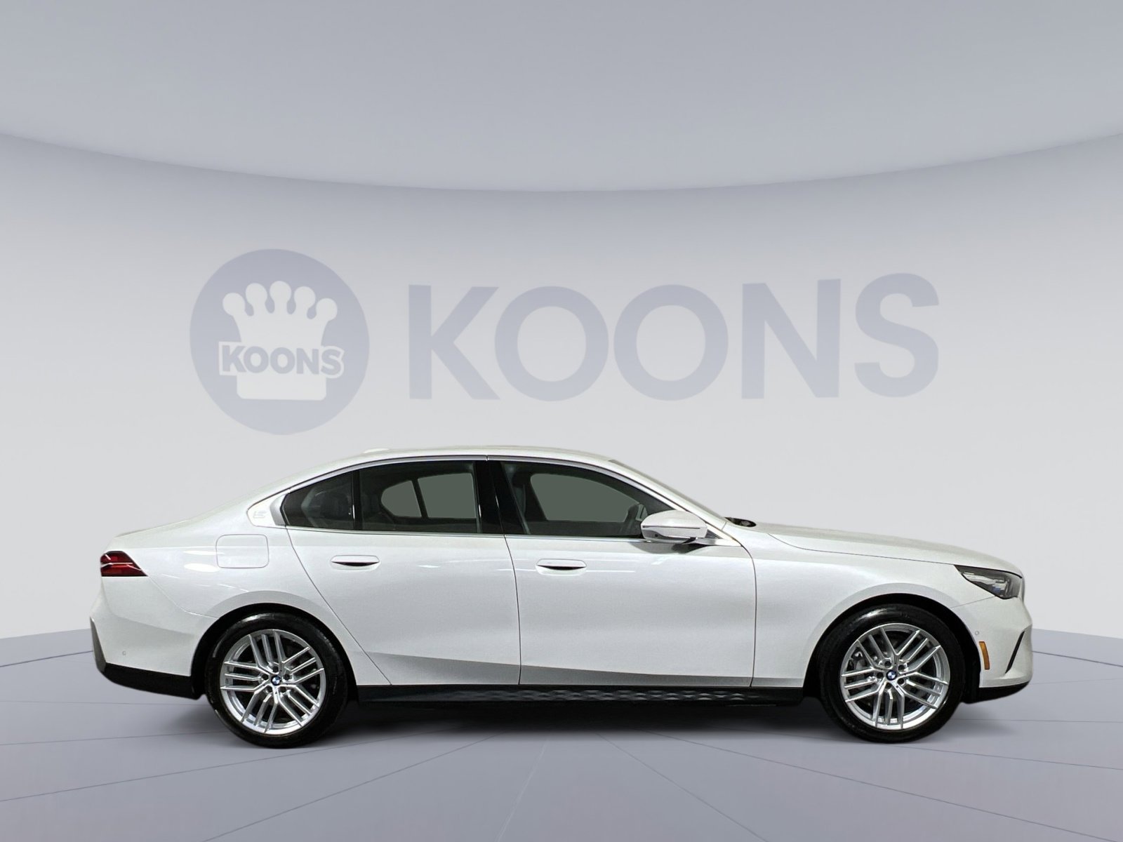 Used 2025 BMW 530i xDrive AWD/4WD image 12
